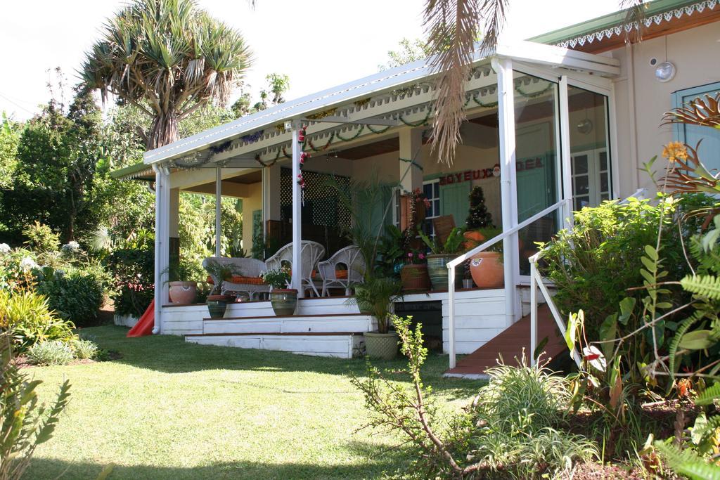 Bed and Breakfast Chez Mamie Les Avirons Екстер'єр фото
