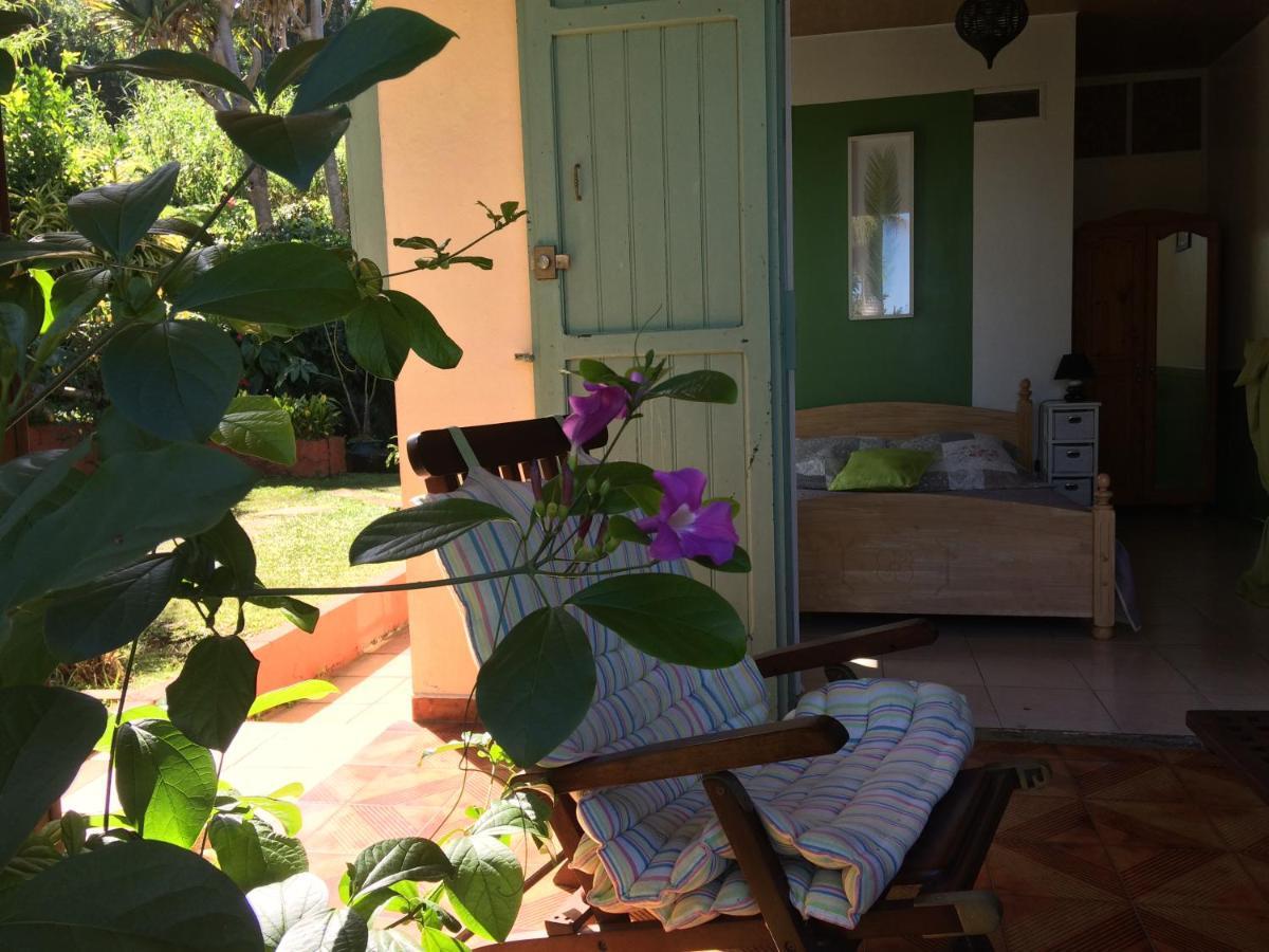 Bed and Breakfast Chez Mamie Les Avirons Екстер'єр фото